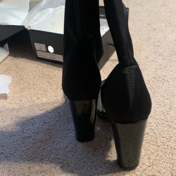 Trendy Black Heels - Picture 8 of 8